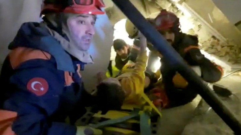 A child is rescued from the rubble in the aftermath of an earthquake in Azmarin, Syria, February 7, 2023 in this still image taken from video.  White Helmets/Handout via REUTERS    THIS IMAGE HAS BEEN SUPPLIED BY A THIRD PARTY. NO RESALES. NO ARCHIVES. MANDATORY CREDIT