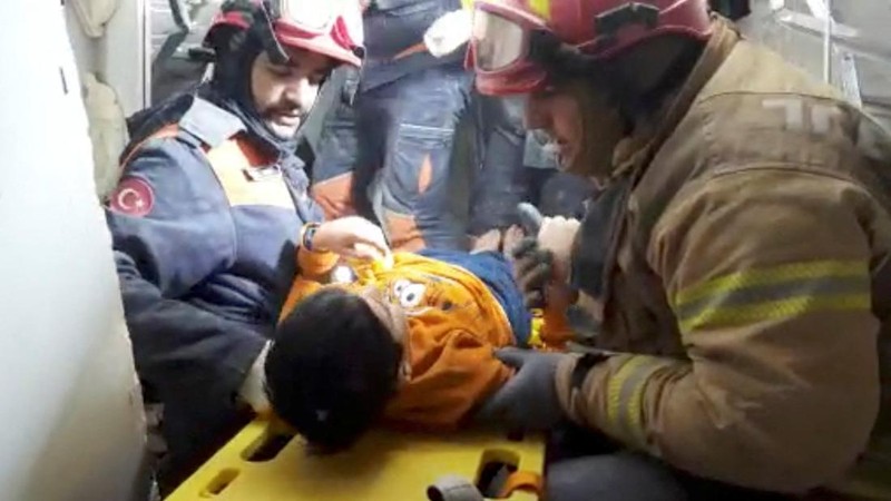 A child is rescued from the rubble in the aftermath of an earthquake in Azmarin, Syria, February 7, 2023 in this still image taken from video.  White Helmets/Handout via REUTERS    THIS IMAGE HAS BEEN SUPPLIED BY A THIRD PARTY. NO RESALES. NO ARCHIVES. MANDATORY CREDIT