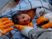 Dramatis, Bayi Usia 10 Hari Selamat dari Timbunan Gempa Turki