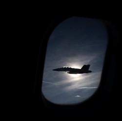 Detik-detik Jet Tempur AS Tembak Jatuh Benda Misterius