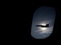 Detik-detik Jet Tempur AS Tembak Jatuh Benda Misterius
