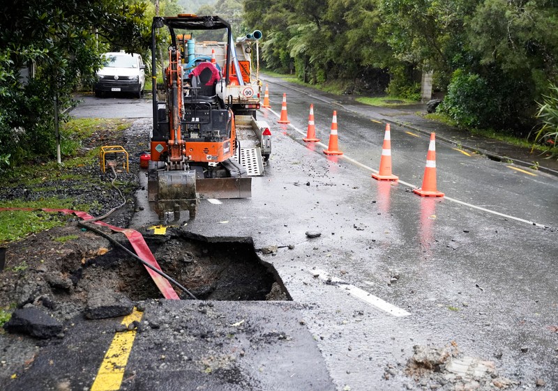 AUCKLAND, NEW ZEALAND - FEBRUARY 13: People out looking at the effects of Cyclone Gabrielle at Mathesons Bay Beach on the Matakana Coast on February 13, 2023 in Auckland, New Zealand. Forecasters say Auckland residents are about halfway through the cyclone impacts, with a better weather forecast from Wednesday. (Photo by Fiona Goodall/Getty Images) on February 13, 2023 in Auckland, New Zealand.  (Photo by Fiona Goodall/Getty Images)