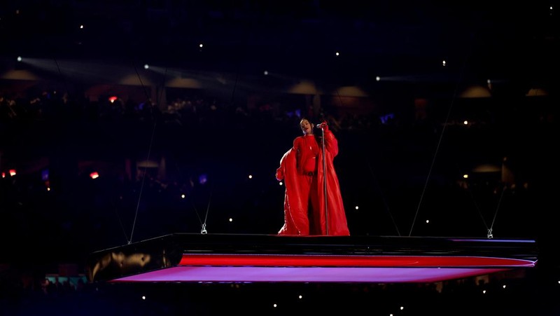GLENDALE, ARIZONA - FEBRUARY 12: Rihanna performs onstage during the Apple Music Super Bowl LVII Halftime Show at State Farm Stadium on February 12, 2023 in Glendale, Arizona. (Photo by Gregory Shamus/Getty Images)