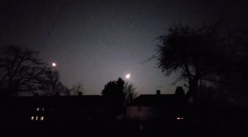 BRITAIN-ASTEROID/ A view of a small asteroid passing through Earth's atmosphere in Brighton, Britain February 13, 2023 in this screen grab obtained from a social media video. Twitter/@KadeFlowers/via REUTERS)