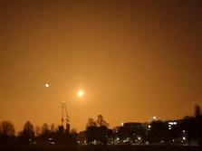 Langit Memerah, Meteor Bersinar Cerah di Atas Selat Inggris