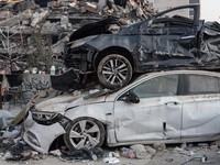 Potret Mobil Mewah Terkubur & Ringsek Akibat Gempa Turki