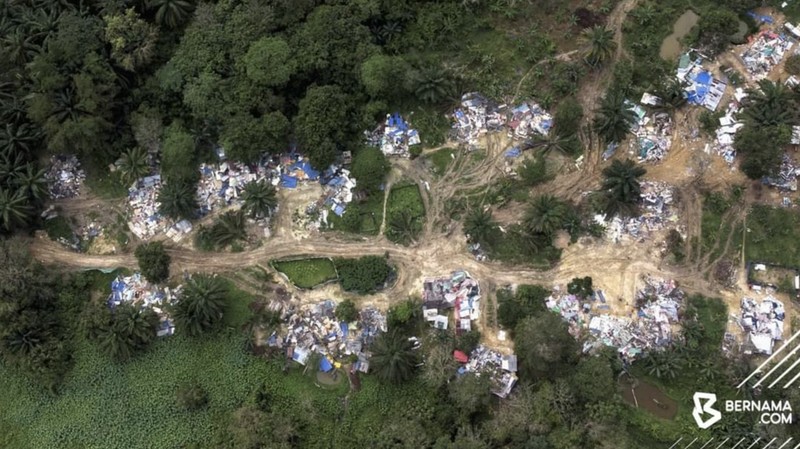Perkampungan dalam Hutan Malaysia, Negeri Sembilan (Bernama.com via Facebook Jabatan Imigresen Malaysia)