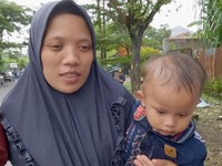 Ketegaran Kartini, Tuna Netra Penjual Kripik Rawat 2 Anaknya