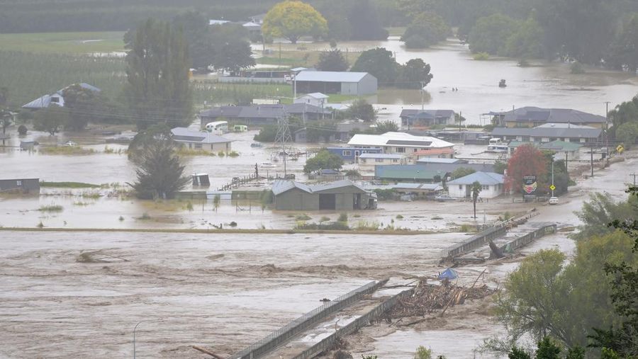NAPIER, NEW ZEALAND - FEBRUARY 14: The Waiohiki Bridge is washed away on February 14, 2023 in Napier, New Zealand. New Zealand has declared a national state of emergency with flooding and landslides devastating several communities. (Photo by Kerry Marshall/Getty Images)