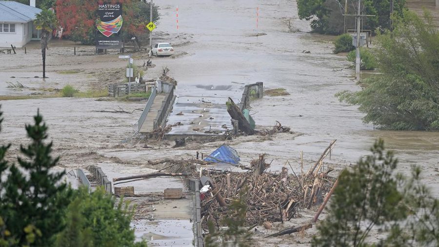 NAPIER, NEW ZEALAND - FEBRUARY 14: The Waiohiki Bridge is washed away on February 14, 2023 in Napier, New Zealand. New Zealand has declared a national state of emergency with flooding and landslides devastating several communities. (Photo by Kerry Marshall/Getty Images)
