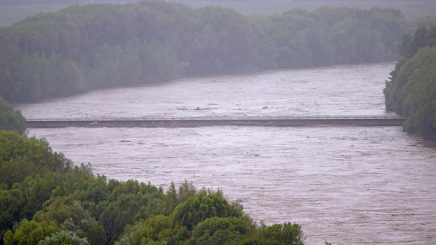 NAPIER, NEW ZEALAND - FEBRUARY 14: The Waiohiki Bridge is washed away on February 14, 2023 in Napier, New Zealand. New Zealand has declared a national state of emergency with flooding and landslides devastating several communities. (Photo by Kerry Marshall/Getty Images)