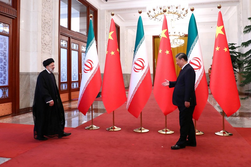 CHINA-IRAN/ Iranian President Ebrahim Raisi stands next to Chinese President Xi Jinping during a welcoming ceremony in Beijing, China, February 14, 2023. Iran's President Website/WANA (West Asia News Agency)/Handout via REUTERS. ATTENTION EDITORS - THIS PICTURE WAS PROVIDED BY A THIRD PARTY.