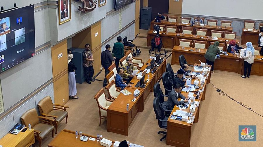 Dirjen Penyelenggaraan Haji dan Umrah Kemenag RI, Dirut PT. Garuda Indonesia, Kepala Badan Pelaksana Badan Pengelola Keuangan Haji, Dengan RDP Komisi VII. (CNBC Indonesia/Anisa Sopiah)