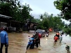 Jalan Poros Desa di Ponorogo Masih Terendam Banjir Setinggi 30 Cm