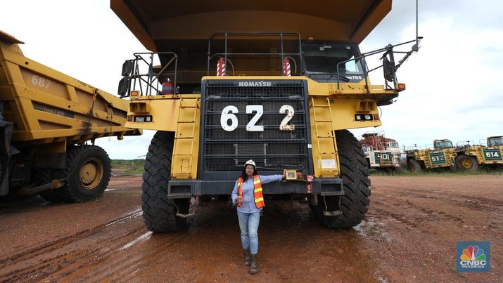 Industri pertambangan merupakan dunia kerja yang identik dengan karakter maskulin dan secara alamiah pekerjanya lebih cocok untuk kaum laki-laki. Industri pertambangan merupakan dunia kerja yang identik dengan karakter maskulin dan secara alamiah pekerjanya lebih cocok untuk kaum laki-laki. (CNBC Indonesia/Tri Susilo)