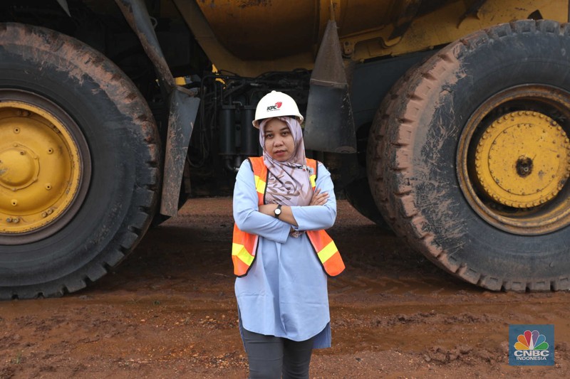 Industri pertambangan merupakan dunia kerja yang identik dengan karakter maskulin dan secara alamiah pekerjanya lebih cocok untuk kaum laki-laki. Industri pertambangan merupakan dunia kerja yang identik dengan karakter maskulin dan secara alamiah pekerjanya lebih cocok untuk kaum laki-laki. (CNBC Indonesia/Tri Susilo)