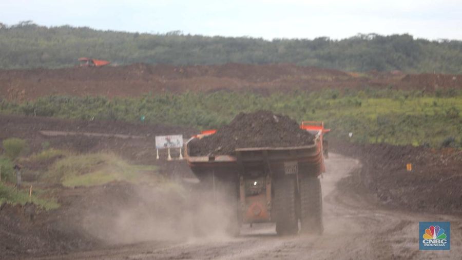 Industri pertambangan merupakan dunia kerja yang identik dengan karakter maskulin dan secara alamiah pekerjanya lebih cocok untuk kaum laki-laki. (CNBC Indonesia/Tri Susilo)