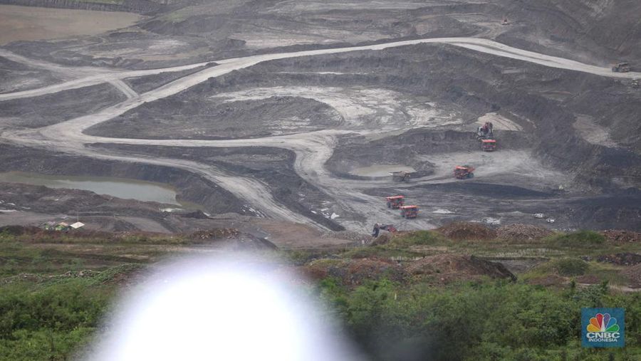 Industri pertambangan merupakan dunia kerja yang identik dengan karakter maskulin dan secara alamiah pekerjanya lebih cocok untuk kaum laki-laki. (CNBC Indonesia/Tri Susilo)