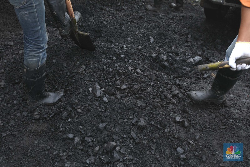 Industri pertambangan merupakan dunia kerja yang identik dengan karakter maskulin dan secara alamiah pekerjanya lebih cocok untuk kaum laki-laki. (CNBC Indonesia/Tri Susilo)