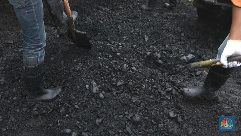 Industri pertambangan merupakan dunia kerja yang identik dengan karakter maskulin dan secara alamiah pekerjanya lebih cocok untuk kaum laki-laki. (CNBC Indonesia/Tri Susilo)