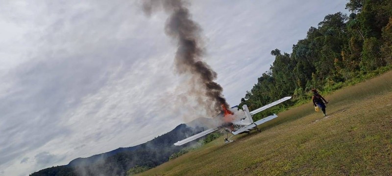 Organisasi Papua Merdeka atau OPM merilis foto-foto terbaru yang menunjukkan kondisi Pilot Susi Air Kapten Philips Max Mehrtens di bawah penyanderaan mereka. (Dok. Istimewa)