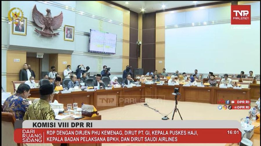 Rapat pembahasan Biaya Penyelenggaraan Ibadah Haji (BPIH) antara Komisi VIII Dewan Perwakilan Rakyat (DPR) dengan Kementerian Agama