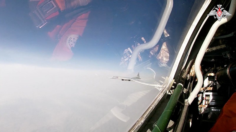UKRAINE-CRISIS/RUSSIA-BOMBERS A Russian Tu-95MS strategic bomber performs a flight over the neutral waters of the Bering Sea, in this still image taken from a handout video released February 14, 2023. Russian Defence Ministry/Handout via REUTERS ATTENTION EDITORS - THIS IMAGE WAS PROVIDED BY A THIRD PARTY. NO RESALES. NO ARCHIVES. MANDATORY CREDIT.