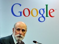 Bapak Internet Kasih Peringatan Keras ke Google dan Microsoft