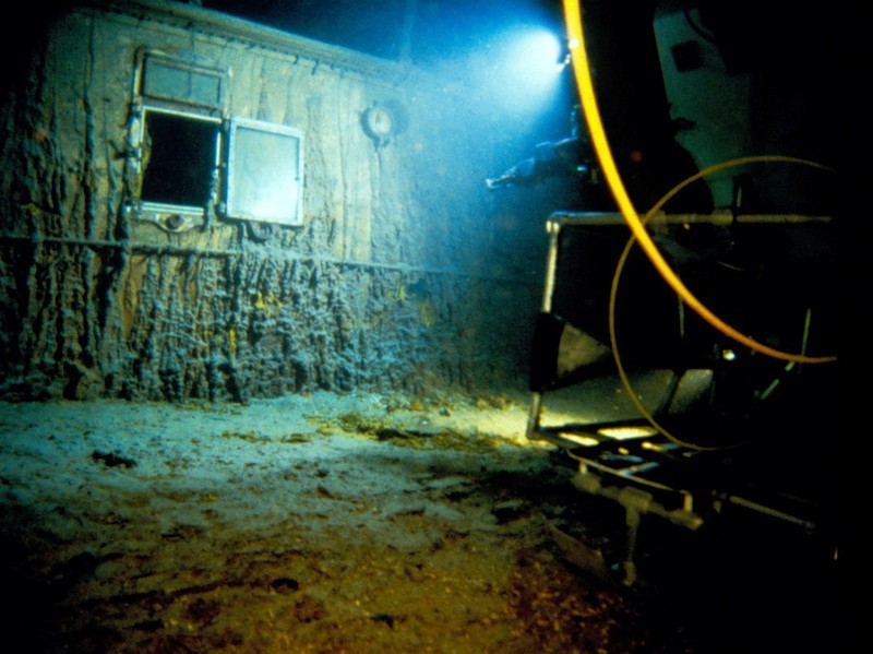 Busur Titanic terlihat saat menyelam di tempat peristirahatan bangkai kapal Titanic, Juli 1986. Busur Titanic terlihat saat menyelam di tempat peristirahatan bangkai kapal Titanic, Juli 1986. (WHOI Archives/Woods Hole Oceanographic Institution/Handout via REUTERS)