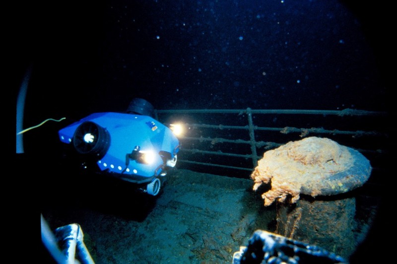 Busur Titanic terlihat saat menyelam di tempat peristirahatan bangkai kapal Titanic, Juli 1986. Busur Titanic terlihat saat menyelam di tempat peristirahatan bangkai kapal Titanic, Juli 1986. (WHOI Archives/Woods Hole Oceanographic Institution/Handout via REUTERS)