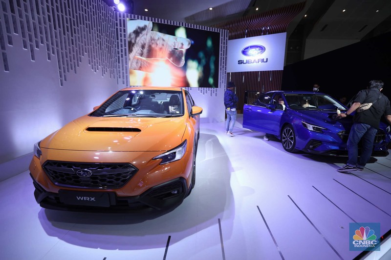 Susana Pengunjung di acara Indonesia Internasional Motor Show (IIMS) di JI-Expo Kemayoran, Jakarta, Kamis (16/2/2023). (CNBC Indonesia/Tri Susilo) Susana Pengunjung di acara Indonesia Internasional Motor Show (IIMS) di JI-Expo Kemayoran, Jakarta, Kamis (16/2/2023). (CNBC Indonesia/Tri Susilo)