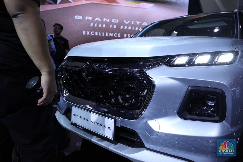 Susana Pengunjung di acara Indonesia Internasional Motor Show (IIMS) di JI-Expo Kemayoran, Jakarta, Kamis (16/2/2023). (CNBC Indonesia/Tri Susilo) Susana Pengunjung di acara Indonesia Internasional Motor Show (IIMS) di JI-Expo Kemayoran, Jakarta, Kamis (16/2/2023). (CNBC Indonesia/Tri Susilo)