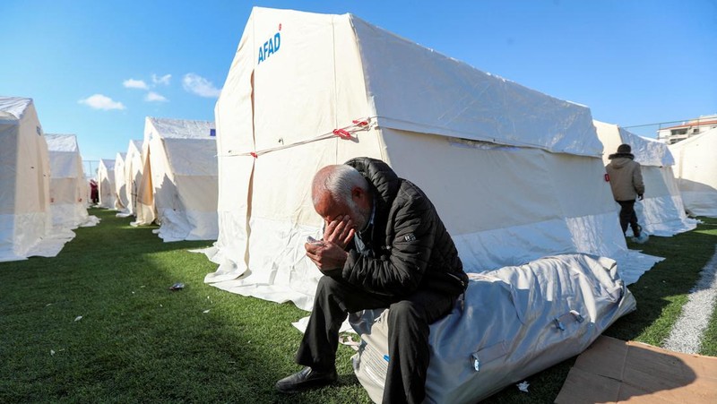 A man prays near the rubble of destroyed homes, in the aftermath of a deadly earthquake in Kahramanmaras, Turkey February 14, 2023. REUTERS/Nir Elias     TPX IMAGES OF THE DAY