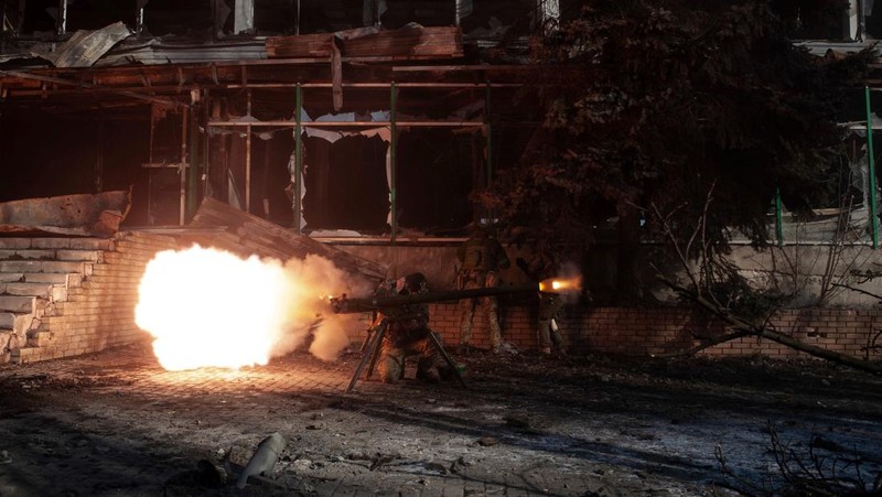 Ukrainian service members fire a SPG-9 anti-tank grenade launcher toward Russian troops in the frontline town of Bakhmut, amid Russia’s attack on Ukraine, in Donetsk region, Ukraine, in this handout picture released February 13, 2023. Iryna Rybakova/Press Service of the 93rd Independent Kholodnyi Yar Mechanized Brigade of the Ukrainian Armed Forces/Handout via REUTERS ATTENTION EDITORS - THIS IMAGE HAS BEEN SUPPLIED BY A THIRD PARTY.