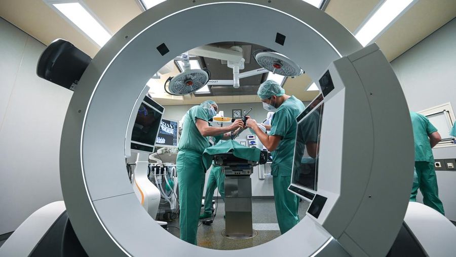 15 February 2023, Saxony-Anhalt, Halle (Saale): The Bergmannstrost Hospital in Halle is putting a new robotic surgical operating system into operation. It features a robotic arm, a 3D imaging robot and a digital navigation system. Photo: Heiko Rebsch/dpa (Photo by Heiko Rebsch/picture alliance via Getty Images)