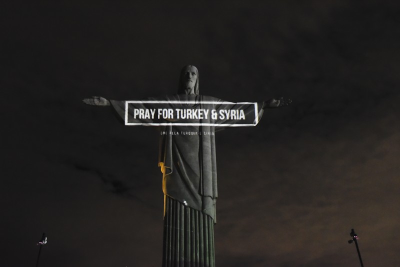 Patung Yesus Rio de Janeiro A lightning flashes over the statue of Christ the Redeemer on top of the Corcovado hill in Rio de Janeiro, Brazil, on January 16, 2014. AFP PHOTO / YASUYOSHI CHIBA (Photo credit should read YASUYOSHI CHIBA/AFP via Getty Images)