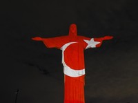 Usai Kena Petir, Muncul Bendera Turki-Suriah di Patung Yesus