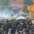 Potret Rusuh Supporter Sepak Bola vs Polisi di Semarang