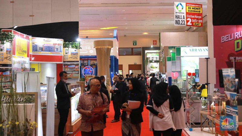Pengunjung menghadiri pameran Indonesia Property Expo atau IPEX  di Jakarta Convention Center (JCC), Senayan, Jakarta Pusat, Jumat, (17/2). (CNBC Indonesia/ Muhammad Sabki)