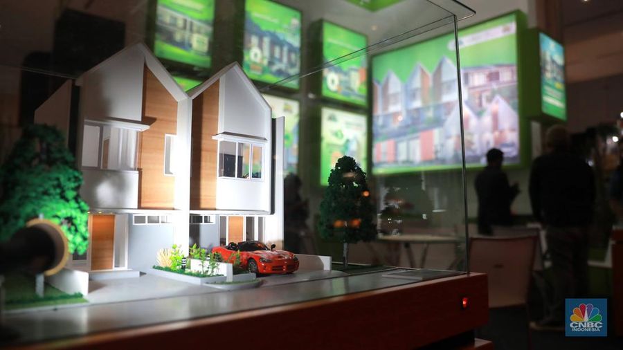 Pengunjung menghadiri pameran Indonesia Property Expo atau IPEX  di Jakarta Convention Center (JCC), Senayan, Jakarta Pusat, Jumat, (17/2). (CNBC Indonesia/ Muhammad Sabki)