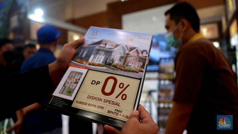 Pengunjung menghadiri pameran Indonesia Property Expo atau IPEX di Jakarta Convention Center (JCC), Senayan, Jakarta Pusat, Jumat, (17/2). Pengunjung menghadiri pameran Indonesia Property Expo atau IPEX di Jakarta Convention Center (JCC), Senayan, Jakarta Pusat, Jumat, (17/2). (CNBC Indonesia/ Muhammad Sabki)