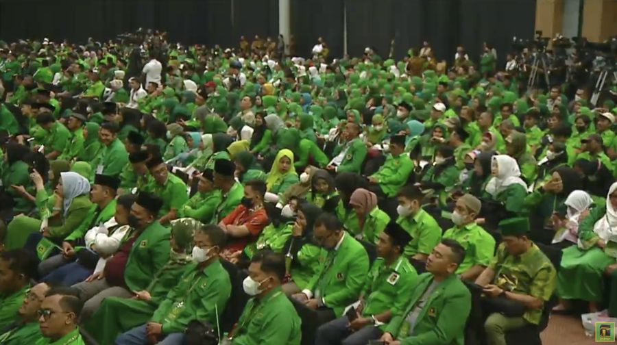 Presiden Joko Widodo dalam acara Puncak HARLAH PPP KE-50 dan Workshop Nasional DPR RI dan DPRD PPP. Presiden Joko Widodo dalam acara Puncak HARLAH PPP KE-50 dan Workshop Nasional DPR RI dan DPRD PPP. (Tangkapan Layar Youtube Petiga TV)
