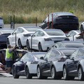 Tesla Tarik 363 Ribu Mobil 'Tanpa Sopir', Eror Ngebut Sendiri