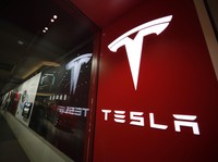 Biden Minta Apple Cabut dari China, Tesla Malah Buka Pabrik