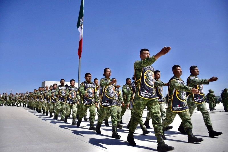 Anjing Meksiko Soldiers do an honor guard during the homage to rescue dog Proteo, who died during the rescue efforts in the town of Adiyaman, Turkey, at the Santa Lucia Air Force Base in Zumpango, Mexico, February 16, 2023. National Defense Secretary (SEDENA)/Handout via REUTERS THIS IMAGE HAS BEEN SUPPLIED BY A THIRD PARTY. NO RESALES. NO ARCHIVES