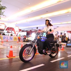 Luhut Targetkan Populasi Mobil Listrik Sampai 10% Tahun Depan