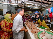 Lapor Pak Jokowi! Kantong Warga RI Kering, Butuh 'Vitamin'