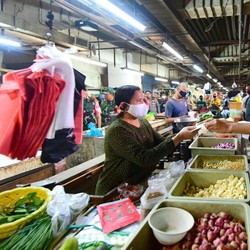Jelang Lebaran Inflasi Rendah, Orang RI Ngga Punya Uang?