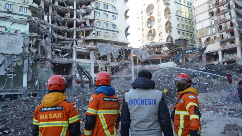 Proses evakuasi gempa Turki oleh tim Indonesia Search and Rescue (INASAR) - foto Basarnas