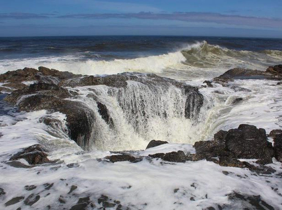 Mengeksplorasi Keajaiban dan Bahaya Sumur Thor di Pantai Oregon